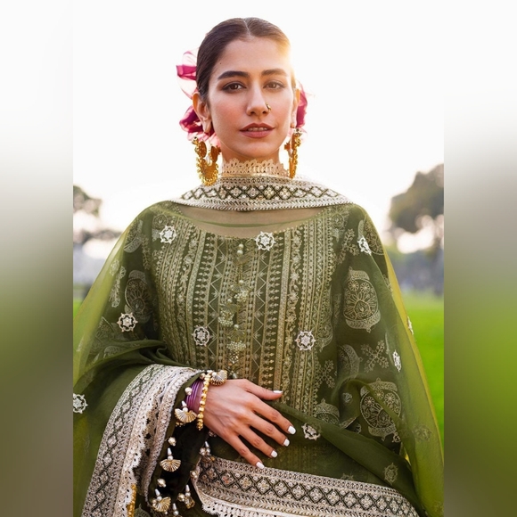 MNR Mohsin Naveed Ranjha Luxury Lawn Authentic Designer Pakistani & Indian - Picture 2 of 4